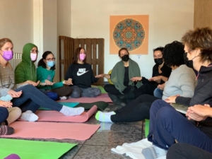 classes ioga yoga mindfulness meditacion manresa terapia grupo