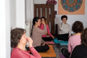 yoga ioga manresa mindfulnes meditacion circulo mujeres yin yoga hatha yoga ashtanga vinyasa yoga