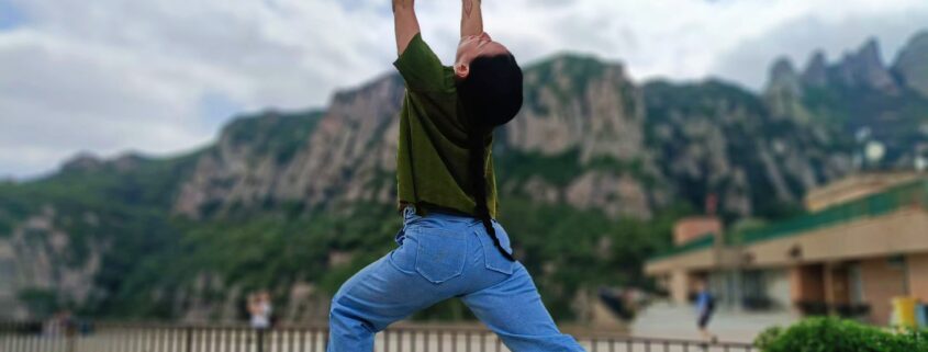 yoga manresa ioga mindfulness meditacio pilates sagrado movimiento kirtan mantras
